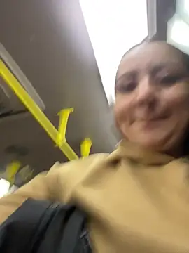 Abril Luv online show from 10.03.25