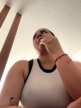 Abril Luv online show from 11.11.25