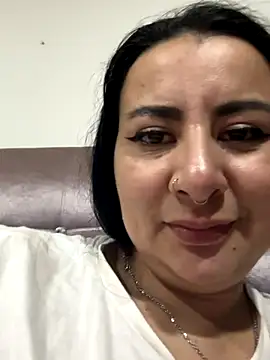 Abril Luv online show from 11.19.25