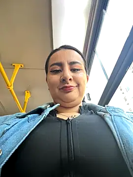 Abril Luv online show from 12.03.25