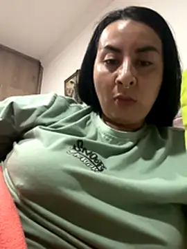 Abril Luv online show from 12.15.25