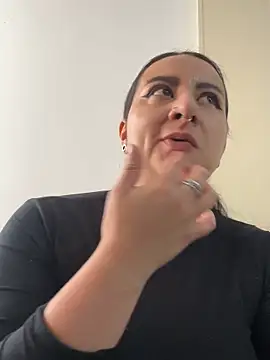 Abril Luv online show from 02.23.26