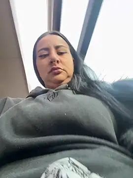 Abril Luv online show from 04.18.26