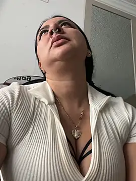 Snapshot of Abril_Luv chatting on 06.27.26 Abril Luv online show from 06.27.26