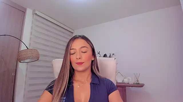 Snapshot of wandathompson_ chatting on 04.10.26 wandathompson online show from 04.10.26
