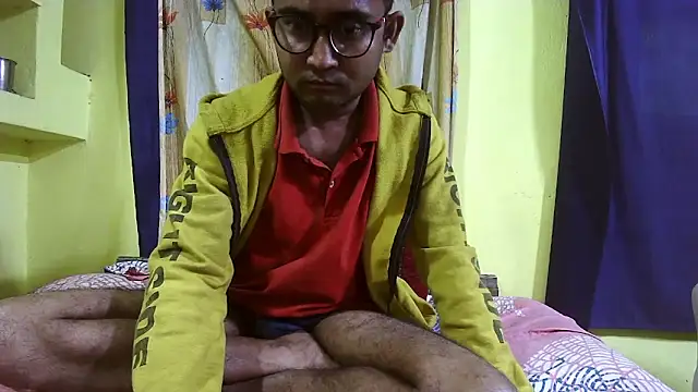 Snapshot of Cute_boy2000 chatting on 12.18.24 Cute boy2000 online show from 12.18.24