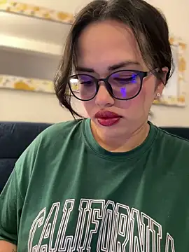 Snapshot of andra_rose chatting on 02.04.25 andra rose online show from 02.04.25