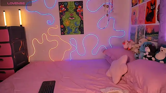 Cinnamon Meow online show from 03.13.26