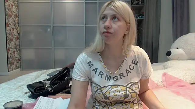 KyliePag online show from 12.17.25