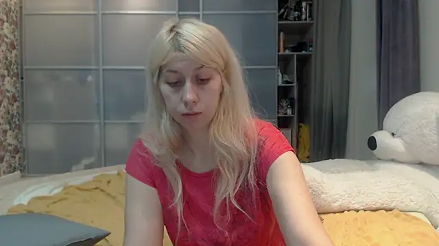 KyliePag online show from 01.11.26