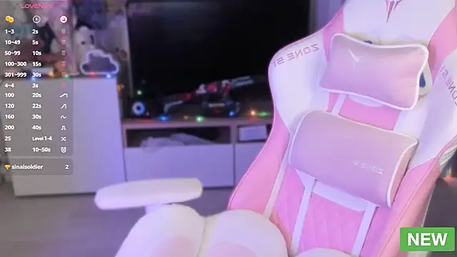 Snapshot of TwixiPixxie chatting on 12.15.24 TwixiPixxie online show from 12.15.24