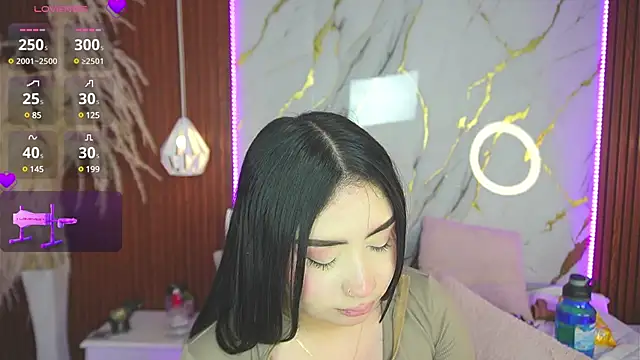 haylie  online show from 12.06.24