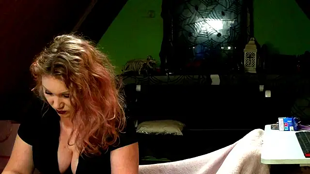 Snapshot of xNaughtyNatali chatting on 03.17.25 xNaughtyNatali online show from 03.17.25