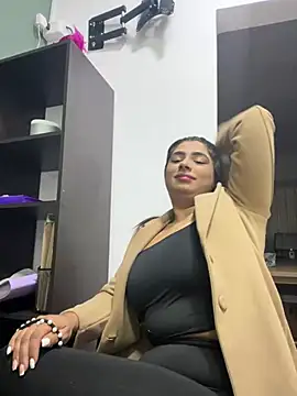 Snapshot of ZiaCalifa chatting on 01.06.25 ZiaCalifa online show from 01.06.25