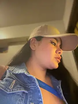 Snapshot of Insane_Issa chatting on 12.19.24 Insane Issa online show from 12.19.24