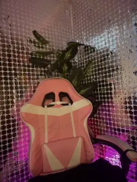 Snapshot of Insane_Issa chatting on 01.07.25 Insane Issa online show from 01.07.25