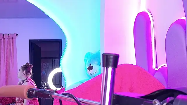 NathaxaLeans online show from 04.18.26