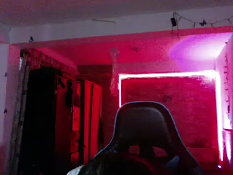 Snapshot of AngelaQueen_ chatting on 12.23.24 AngelaQueen  online show from 12.23.24