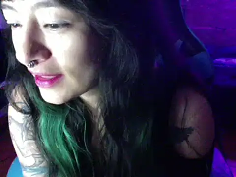 Snapshot of AngelaQueen_ chatting on 01.07.25 AngelaQueen  online show from 01.07.25