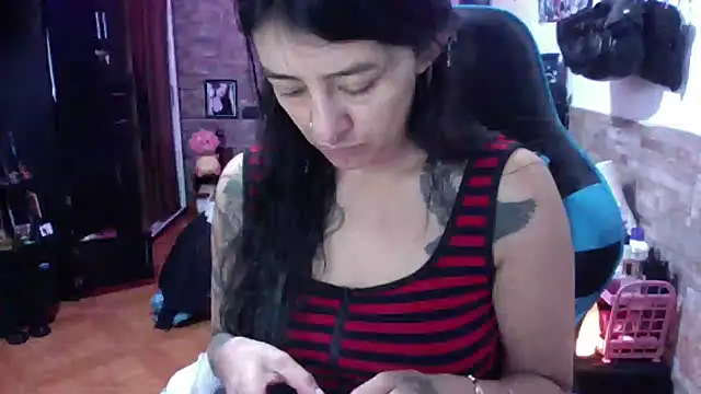 Snapshot of AngelaQueen_ chatting on 06.03.26 AngelaQueen online show from 06.03.26