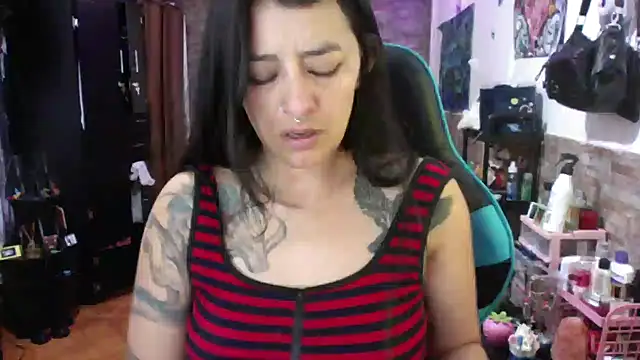 Snapshot of AngelaQueen_ chatting on 06.12.26 AngelaQueen online show from 06.12.26