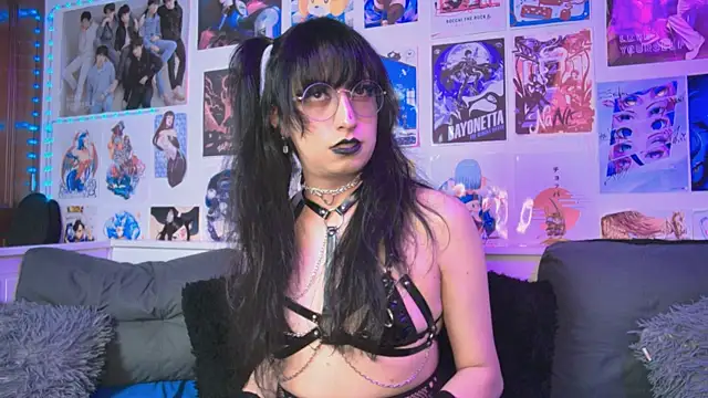 snowblack  online show from 09.28.25