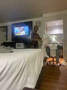 SlimBeenBadd1981 online show from 02.13.25