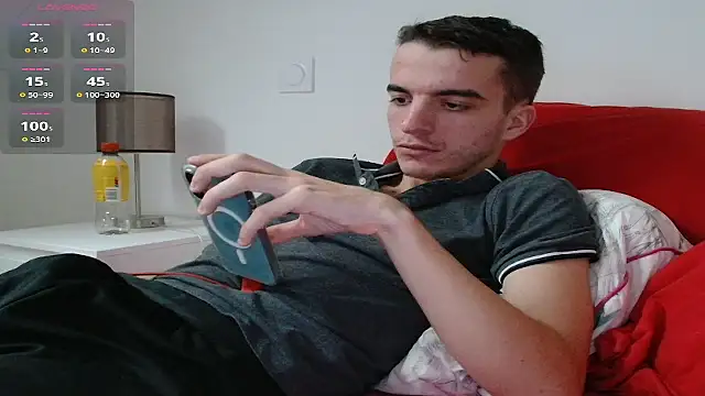 Snapshot of Tombgy07 chatting on 11.07.25 Tombgy07 online show from 11.07.25