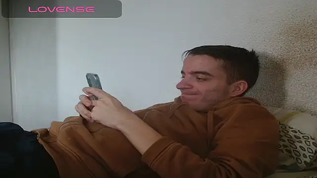 Snapshot of Tombgy07 chatting on 11.14.25 Tombgy07 online show from 11.14.25