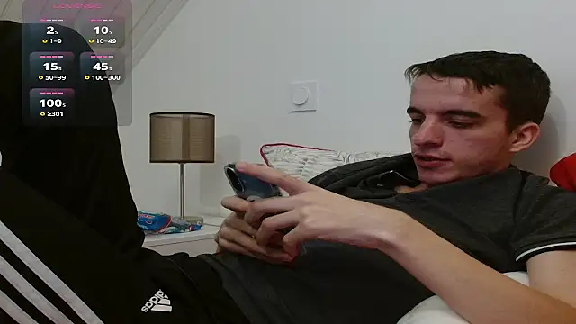 Snapshot of Tombgy07 chatting on 12.03.25 Tombgy07 online show from 12.03.25