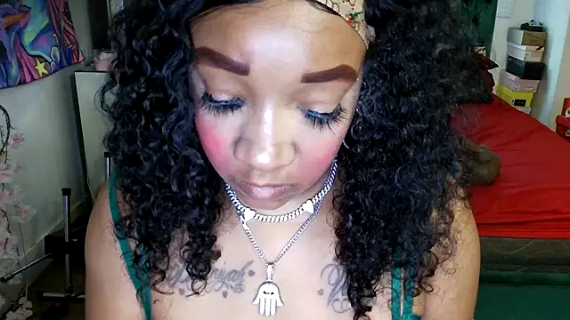 Snapshot of YasmineMinaj chatting on 09.18.25 YasmineMinaj online show from 09.18.25