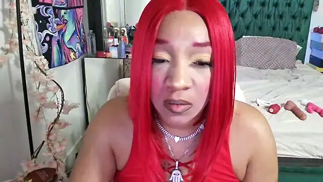 Snapshot of YasmineMinaj chatting on 10.21.25 YasmineMinaj online show from 10.21.25