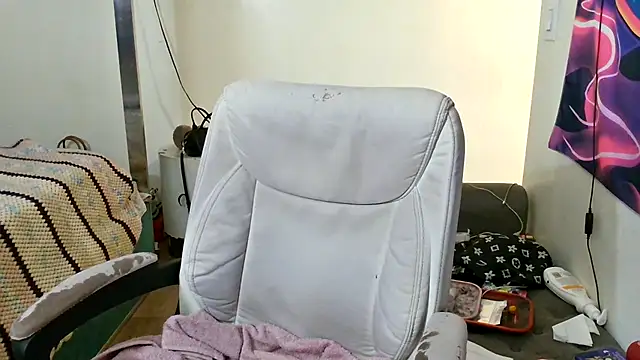 Snapshot of YasmineMinaj chatting on 12.14.25 YasmineMinaj online show from 12.14.25