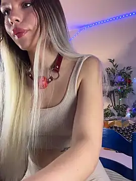 Snapshot of KittyKatyDream chatting on 01.05.25 KittyKatyDream online show from 01.05.25