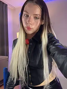 Snapshot of KittyKatyDream chatting on 01.24.25 KittyKatyDream online show from 01.24.25