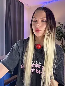 Snapshot of KittyKatyDream chatting on 02.07.25 KittyKatyDream online show from 02.07.25