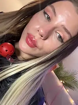 Snapshot of KittyKatyDream chatting on 03.06.25 KittyKatyDream online show from 03.06.25