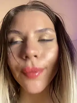 Snapshot of KittyKatyDream chatting on 03.14.25 KittyKatyDream online show from 03.14.25