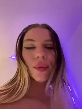 Snapshot of KittyKatyDream chatting on 03.15.25 KittyKatyDream online show from 03.15.25