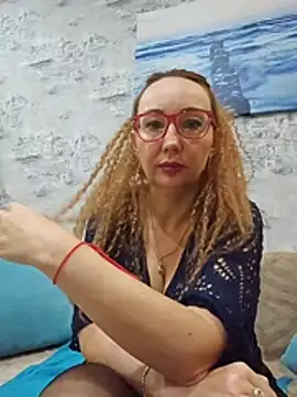 Snapshot of LybovNTV chatting on 11.16.25 LybovNTV online show from 11.16.25