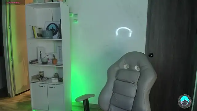 sofi elfqueen online show from 03.01.25