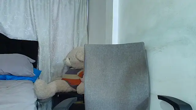 Snapshot of sam_her chatting on 09.18.25 sam her online show from 09.18.25