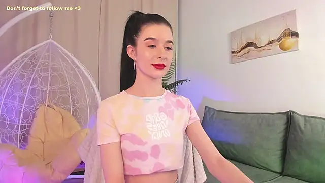 LauraCoy online show from 02.04.25