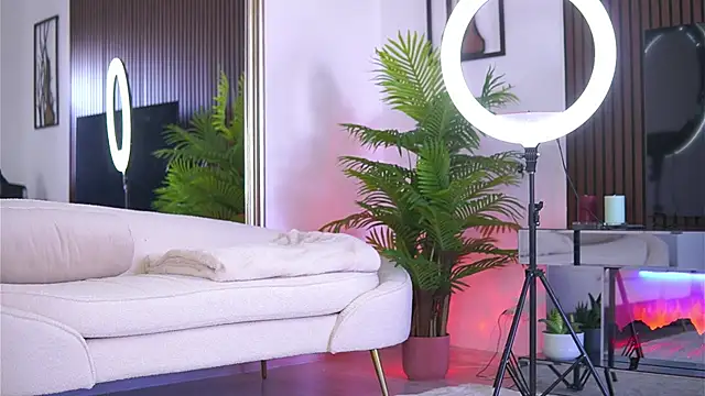 Snapshot of Abbela_White chatting on 06.17.26 Abbela White online show from 06.17.26