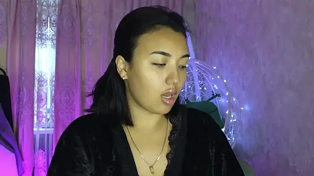 lily  foster online show from 12.22.25