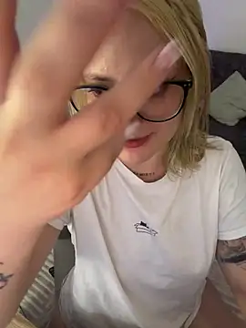 Megan lu2 online show from 04.15.26