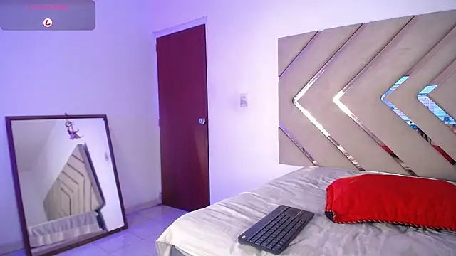 Snapshot of Raven_foxter1 chatting on 01.25.25 Raven foxter1 online show from 01.25.25