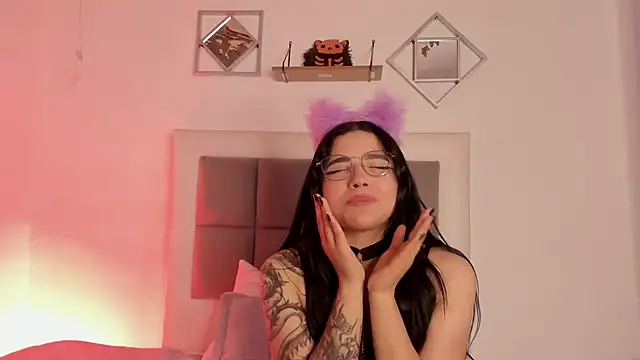 aliice walker  online show from 01.08.25