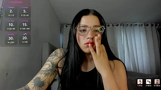 Snapshot of aliice_walker_ chatting on 06.23.26 aliice walker online show from 06.23.26