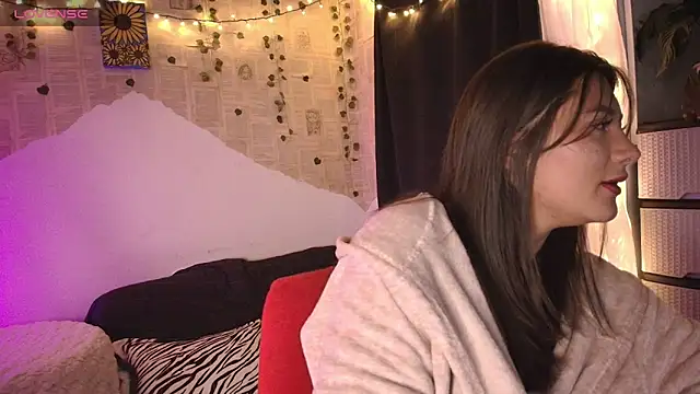 Snapshot of kisstarxxx chatting on 10.19.25 kisstarxxx online show from 10.19.25